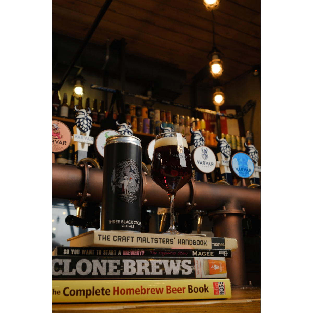 Пиво VARVAR THREE BLACK CROWS темне 7.7% 0.33л