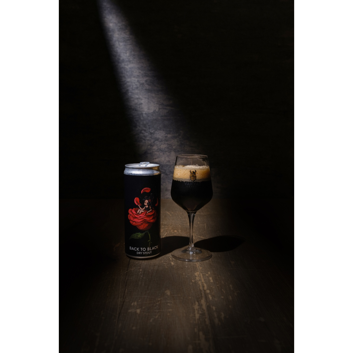 Пиво VARVAR BACK TO BLACK темне 4.6% 0.33л