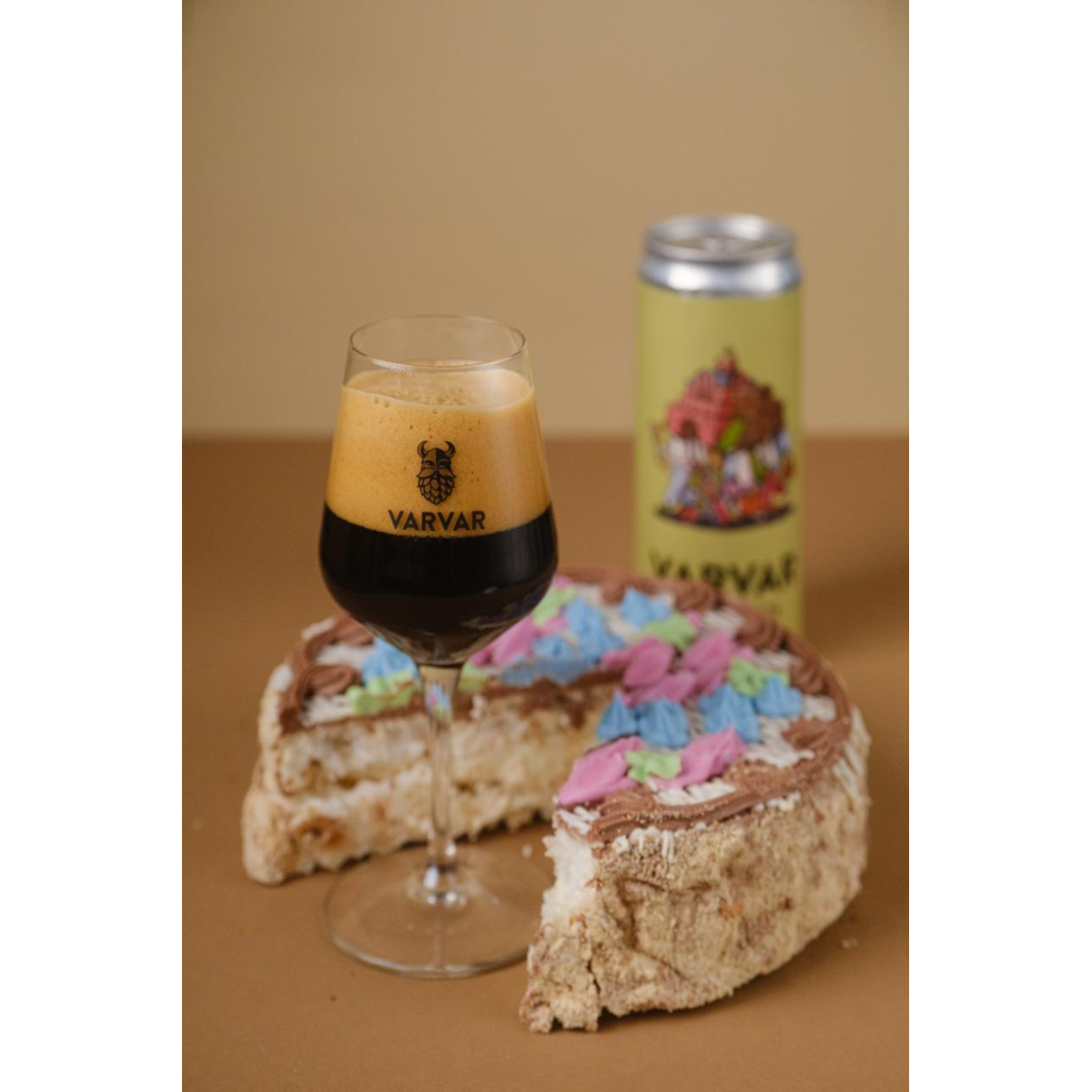 Beer VARVAR CITY CAKE`26 dark 11.0% 0.33l